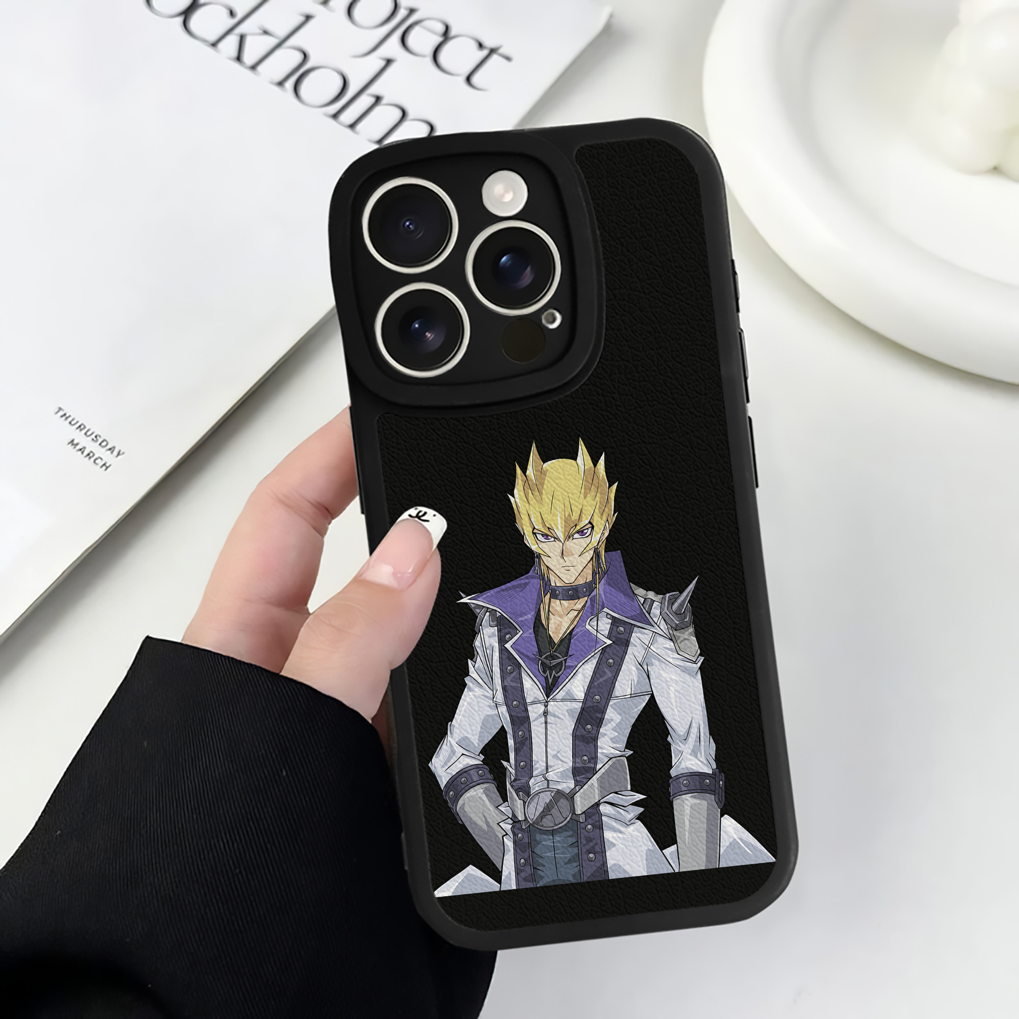 （画像用） 遊☆戯☆王 Yu-Gi-Oh! 【iPhone 16シリーズ対応】シリコンスマホケース（レザー調） 材質：シリコン
